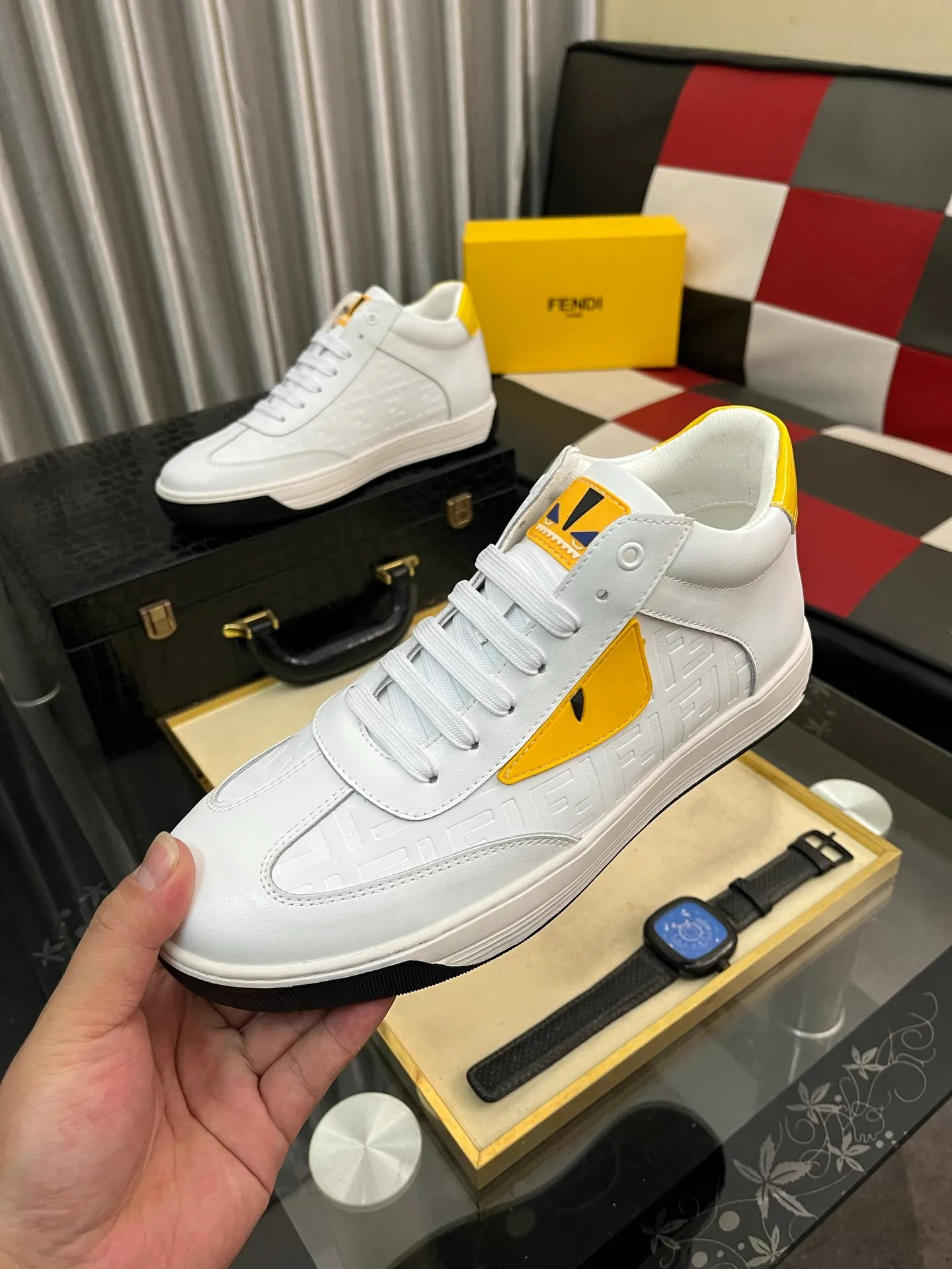 Ex-factory price: 420⌚️⌚️[Fendi] Fendi’s latest casual shoes for men! Available at counters simultaneously! A one-to-one replica of the original. The surface is made entirely of imported first-layer calfskin with crocodile pattern, the interior is made of first-layer water-dyed cowhide, and the original factory-supplied rubber outsole. Leading new fashion concepts. Matching code: 38-442️⃣Colors available